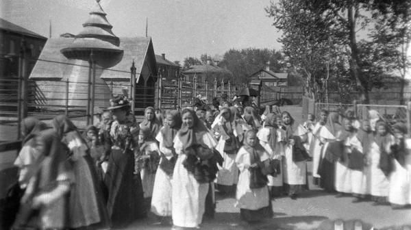 Дама с девочками в Московском зоопарке (?)
Александр Живаго, 1890 - 1909 год, г. Москва, ГМИИ им. А. С. Пушкина.